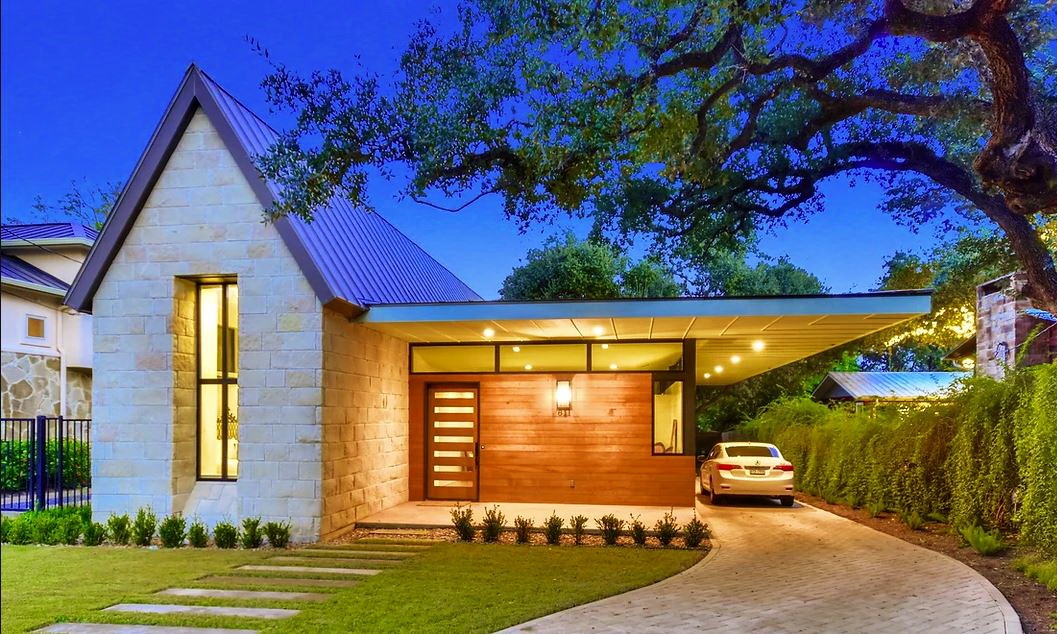 Stone and wood paneling house design in Austin Texas